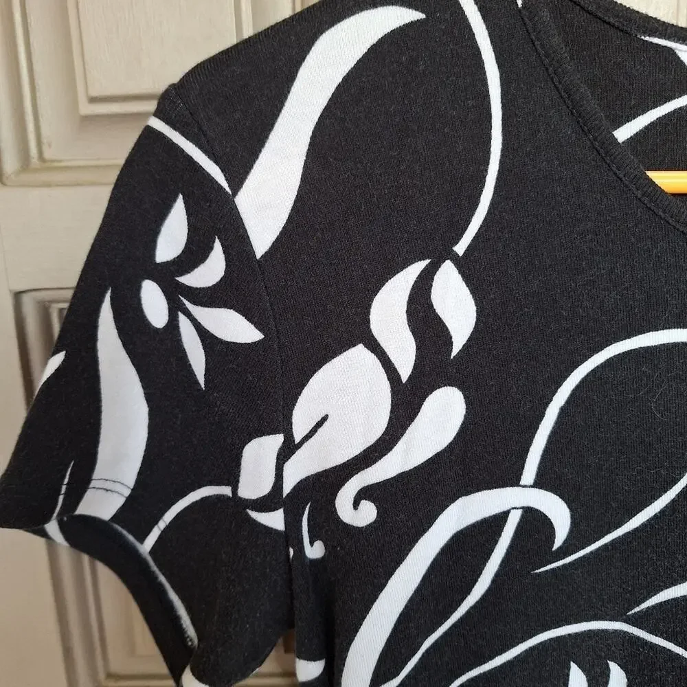 Chico's Tee Sz0  Short Sleeve blk/Wht Floral Round Neck Good Shape Machine Wash